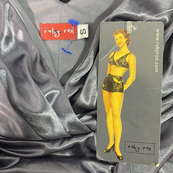 Dress - Picture 3 of 3